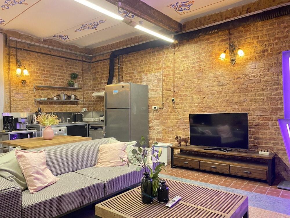 CENTRALLY LOCATED HISTORICAL FLAT IN BEYOGLU — ISTANBUL — fotografie hotel nr. 20