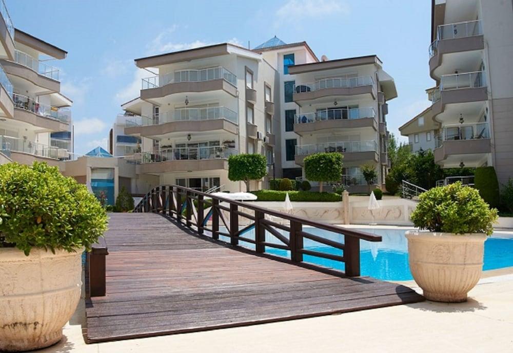 SPACIOUS 2 BED 2 BATH HOME IN ONE OF SIDES MOST POPULAR COMMUNITIES — SIDE — фотография отеля №35