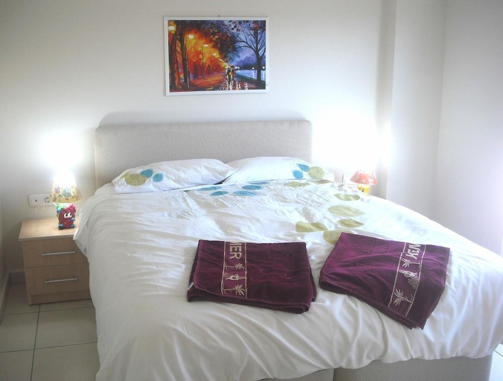 GORGEOUS 2 BED PRIVATE GROUND FLOOR HOME IN ONE OF SIDES MOST EXCLUSIVE COMMUNI — SIDE — фотография отеля №2