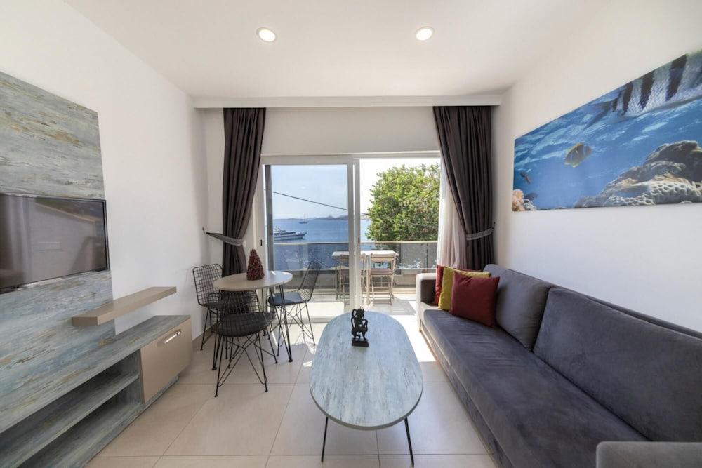 SEAFRONT FLAT WITH EXCELLENT SEA VIEW IN BODRUM — BODRUM — фотография отеля №5