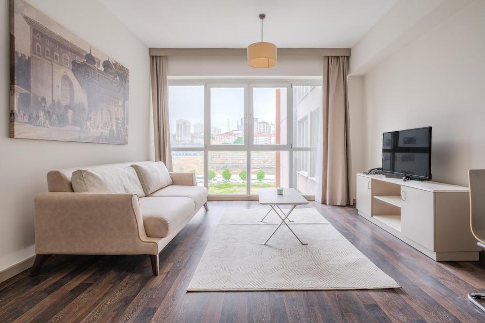 RESIDENCE 5 MIN TO METRO 30 MIN TO IST AIRPORT — ISTANBUL