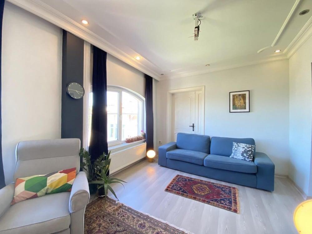 FLAT WITH BOSPHORUS VIEW AND BACKYARD IN USKUDAR — ISTANBUL — фотография отеля №9
