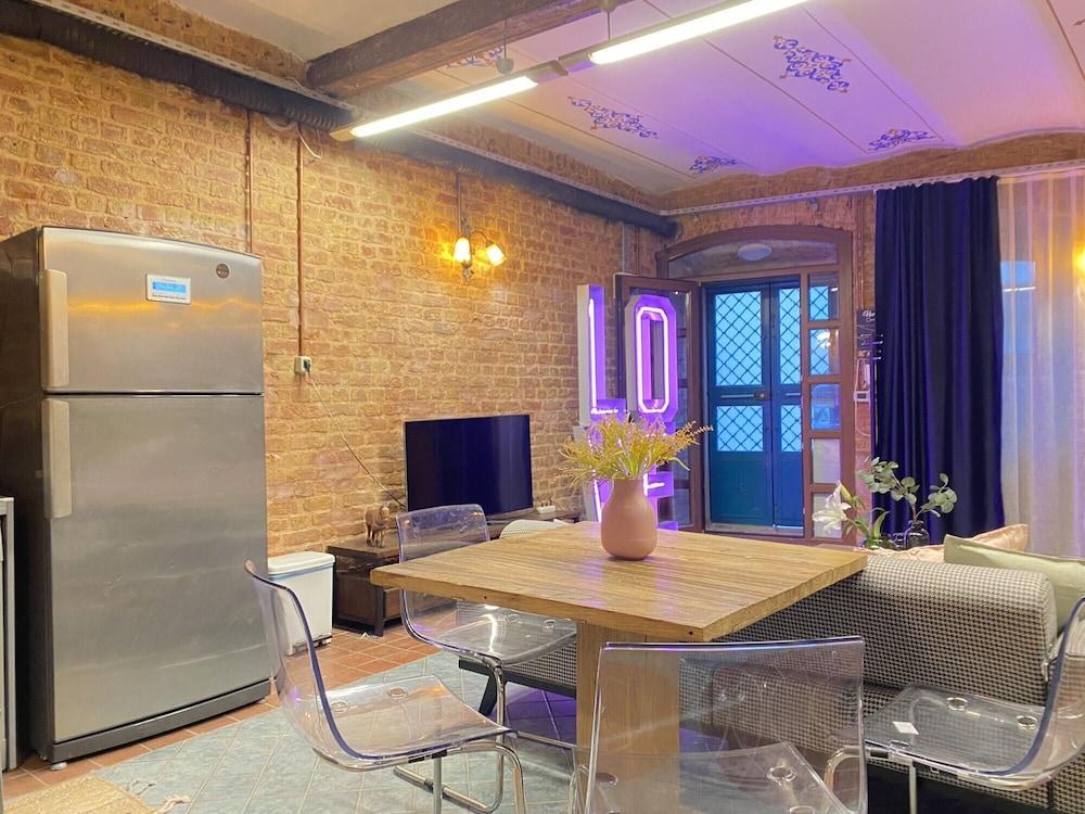 CENTRALLY LOCATED HISTORICAL FLAT IN BEYOGLU — ISTANBUL — fotografie hotel nr. 2