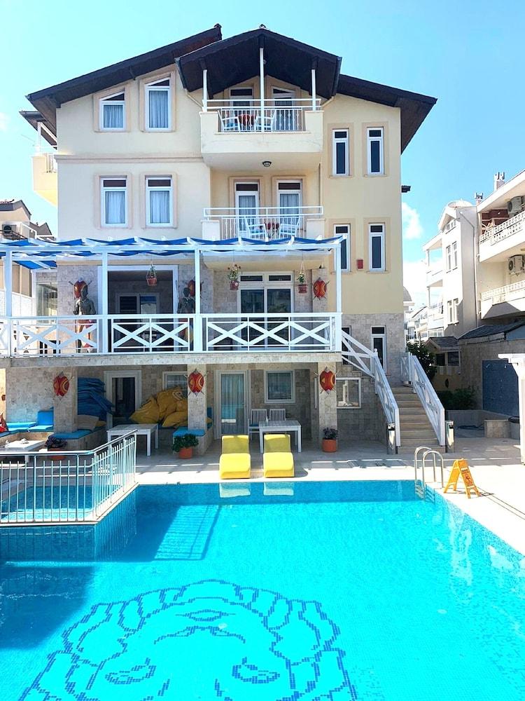 ROOM IN APARTMENT - BEAUTIFUL 3 BED HOLIDAY HOME IN RESORT CENTRE — SIDE — фотография отеля №7
