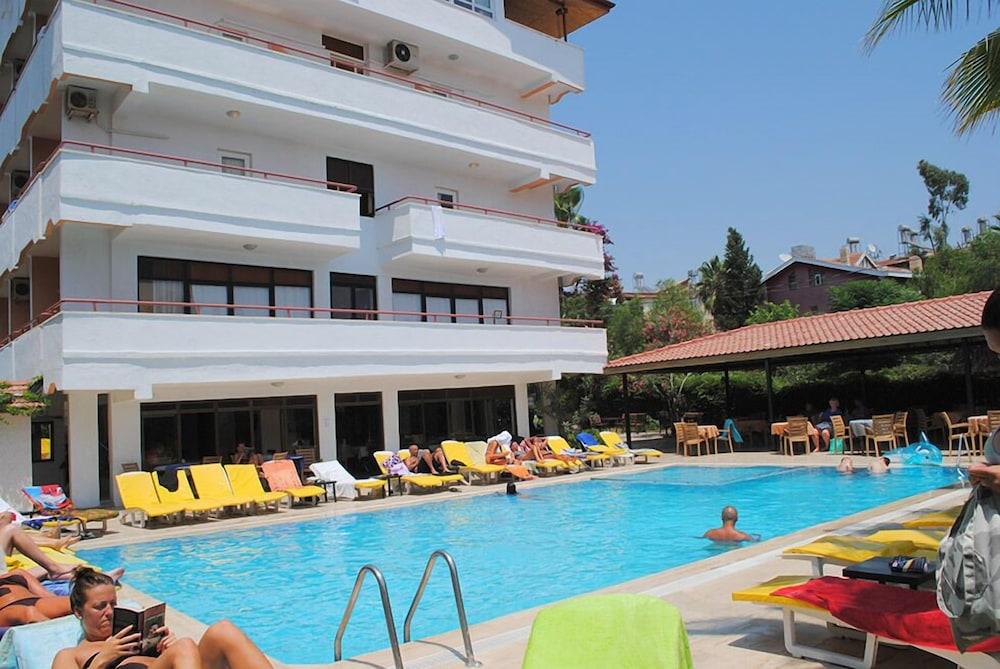 BEYAZ SARAY HOTEL — SIDE