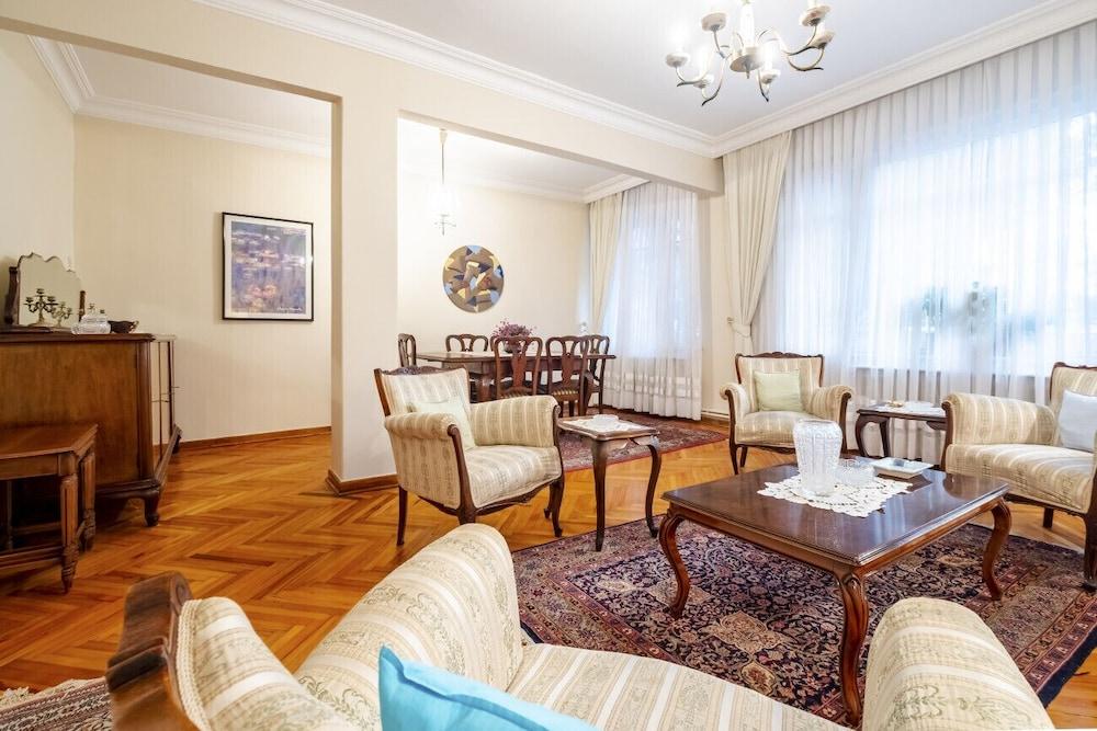 CHIC FLAT WITH BALCONY CLOSE TO CADDEBOSTAN SHORE — ISTANBUL — fotografie hotel nr. 7