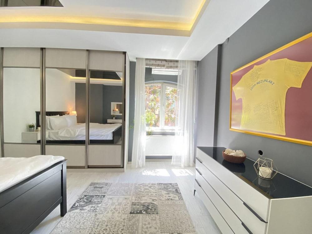 FLAT WITH BOSPHORUS VIEW AND BACKYARD IN USKUDAR — ISTANBUL — фотография отеля №19