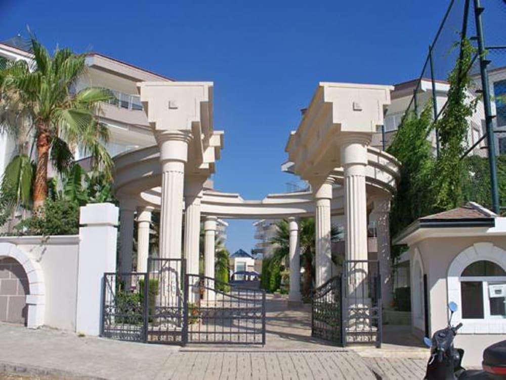 SPACIOUS 2 BED 2 BATH HOME IN ONE OF SIDES MOST POPULAR COMMUNITIES — SIDE — фотография отеля №27