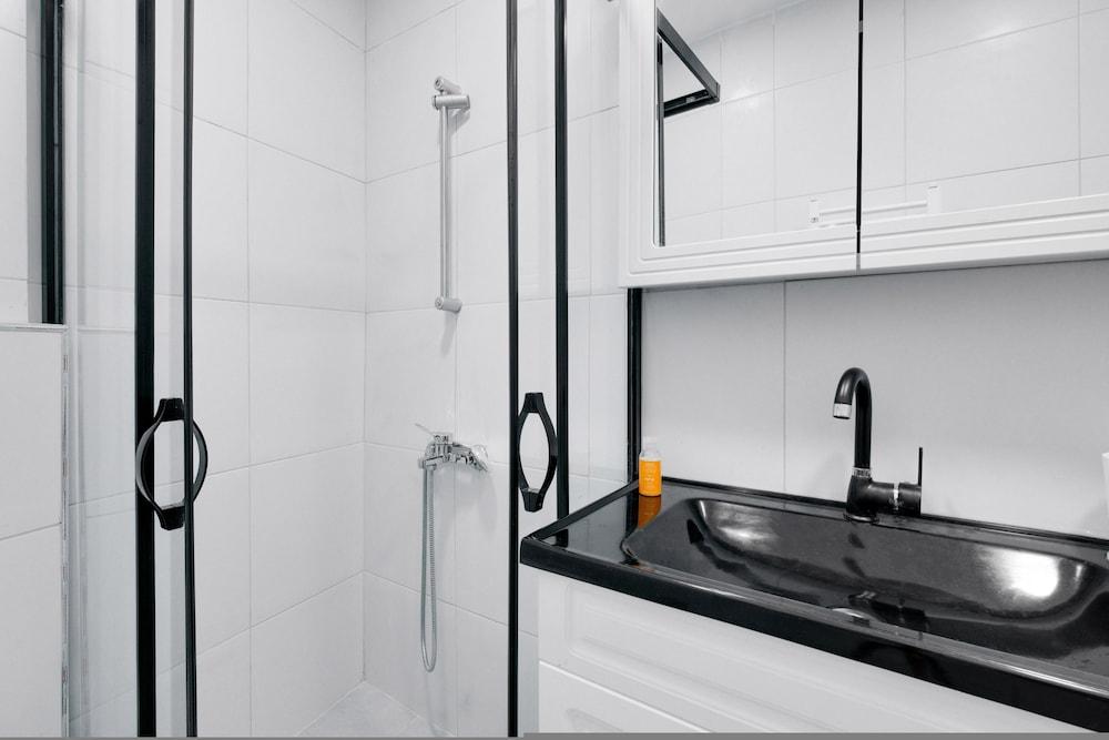 COZY FLAT 10 MIN TO MARMARAY AND USKUDAR COAST — ISTANBUL — fotografie hotel nr. 14