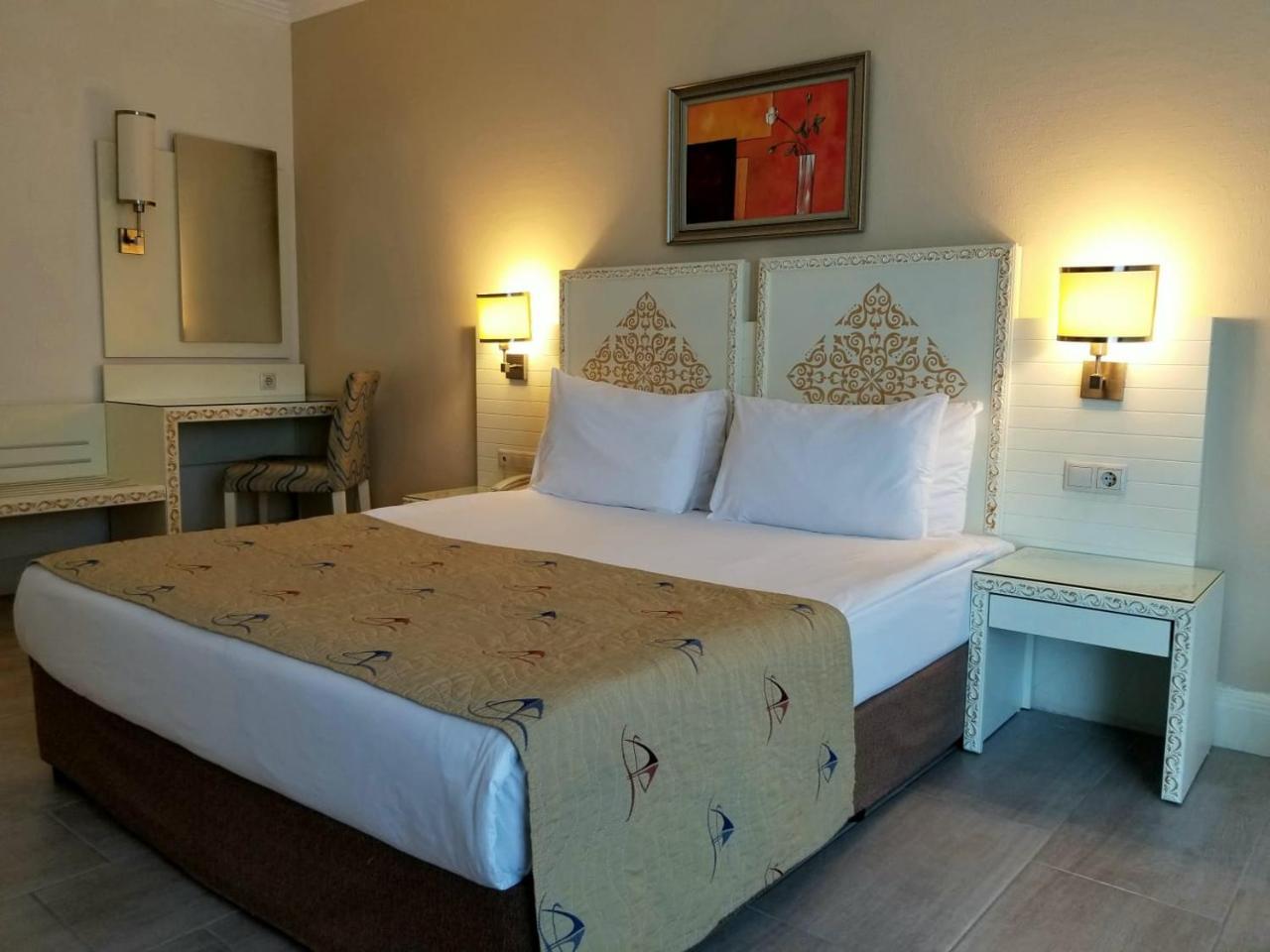 CRYSTAL ADMIRAL RESORT SUITES & SPA — SIDE — фотография отеля №26