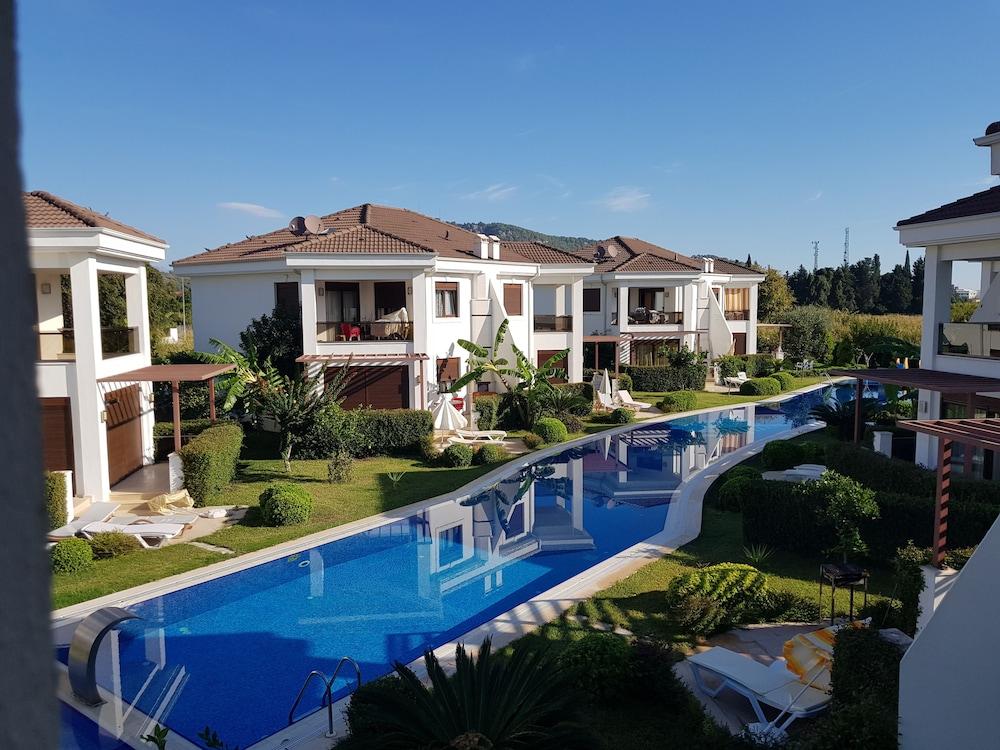 CRISTAL VILLALAR — KEMER