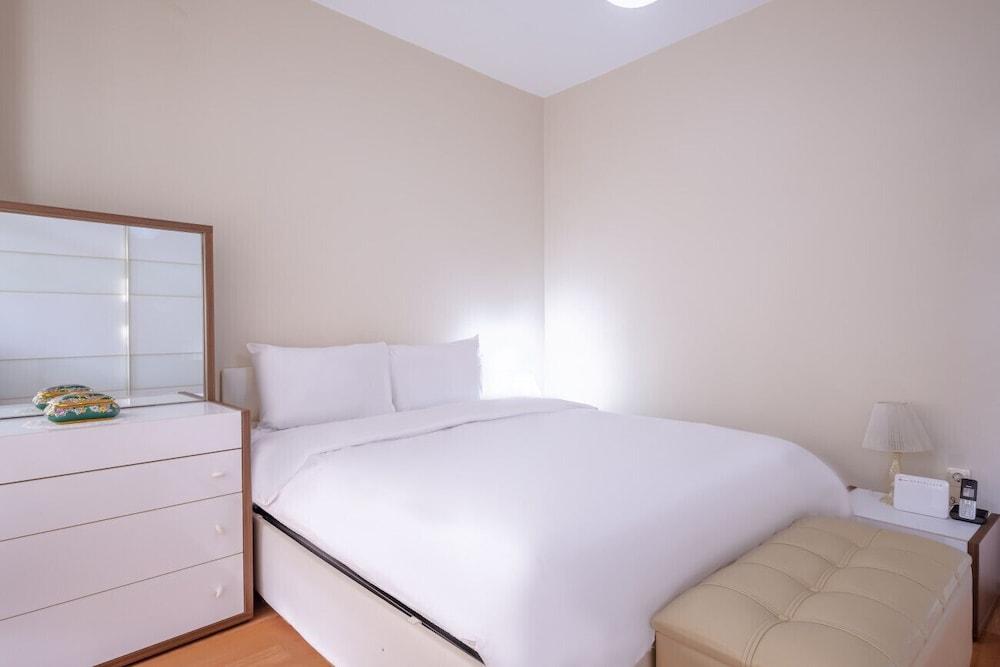CHIC FLAT WITH BALCONY CLOSE TO CADDEBOSTAN SHORE — ISTANBUL — fotografie hotel nr. 14