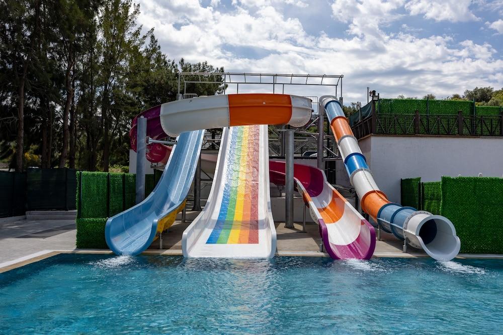 RAMADA HOTEL & SUITES BY WYNDHAM KUSADASI — KUSADASI — fotografie hotel nr. 30