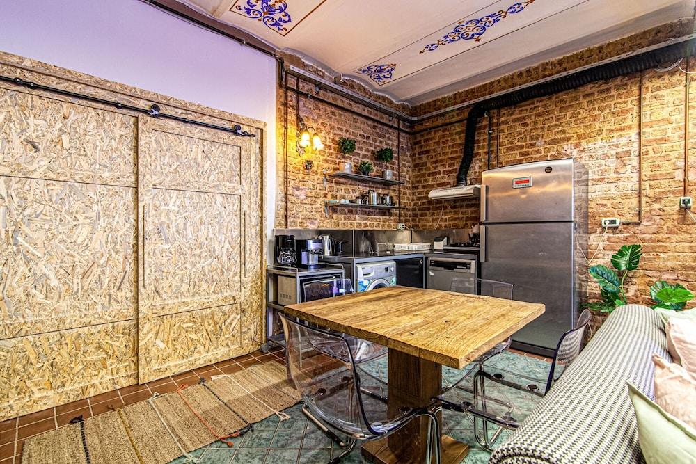 CENTRALLY LOCATED HISTORICAL FLAT IN BEYOGLU — ISTANBUL — fotografie hotel nr. 27