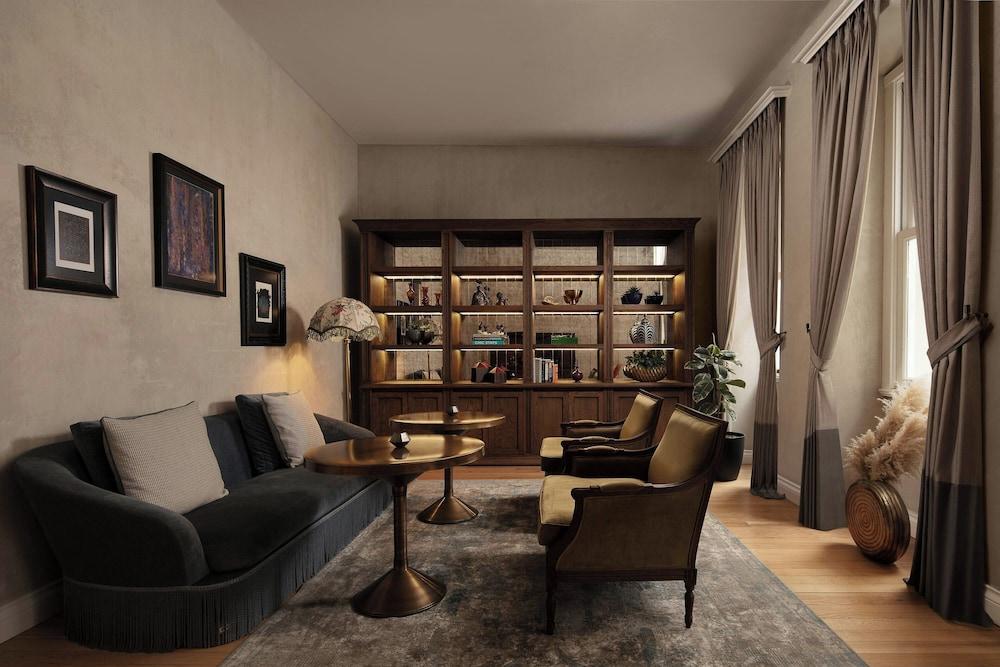 ADAHAN DECAMONDO PERA, AUTOGRAPH COLLECTION — ISTANBUL