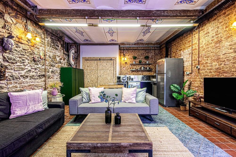 CENTRALLY LOCATED HISTORICAL FLAT IN BEYOGLU — ISTANBUL — fotografie hotel nr. 24