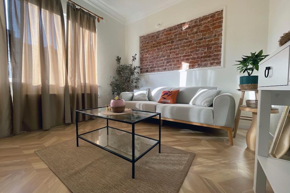 2BR AND 2BATH BALCONY APT IN HEART OF ISATANBUL #3 — ISTANBUL