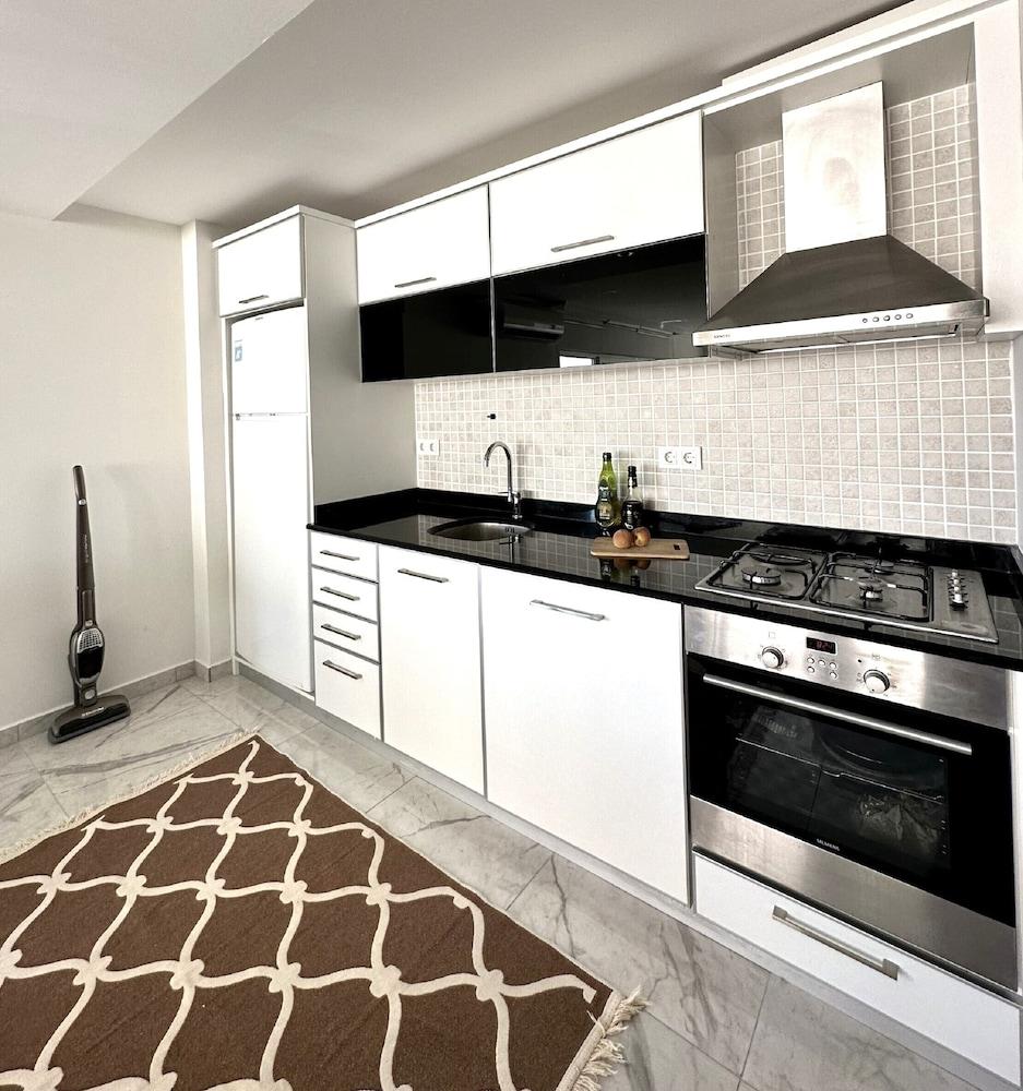 BABYLON 40 - 2 BED PRIVATE HOME SLEEPS UP TO 6 CLOSE TO EVERYTHING — SIDE — фотография отеля №5