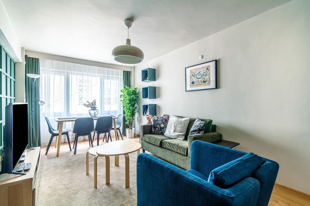 STUNNING FLAT WITH EXCELLENT LOCATION IN TESVIKIYE — ISTANBUL
