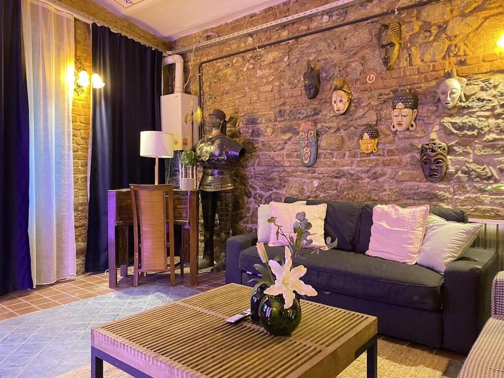 CENTRALLY LOCATED HISTORICAL FLAT IN BEYOGLU — ISTANBUL — fotografie hotel nr. 7