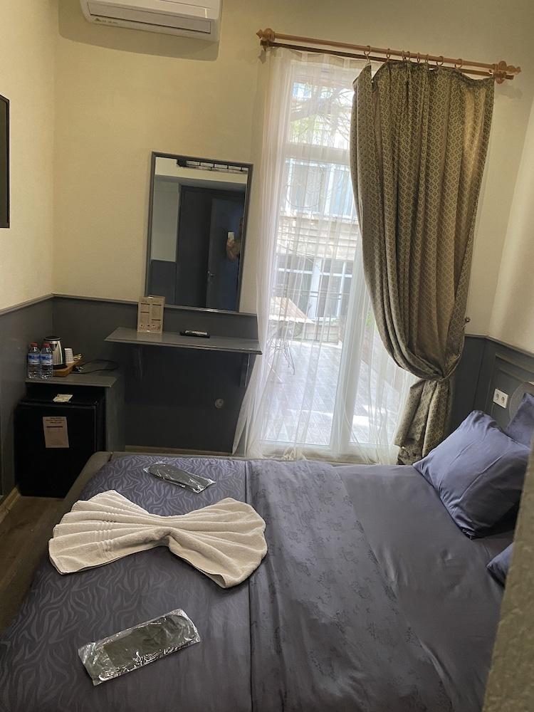 GANJ HOTEL — ISTANBUL