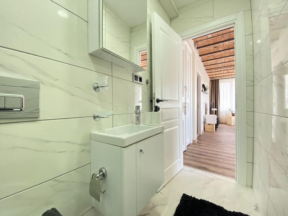 FLAT W CITY VIEW NEAR GALATA TOWER IN ISTIKLAL AVE — ISTANBUL — фотография отеля №19