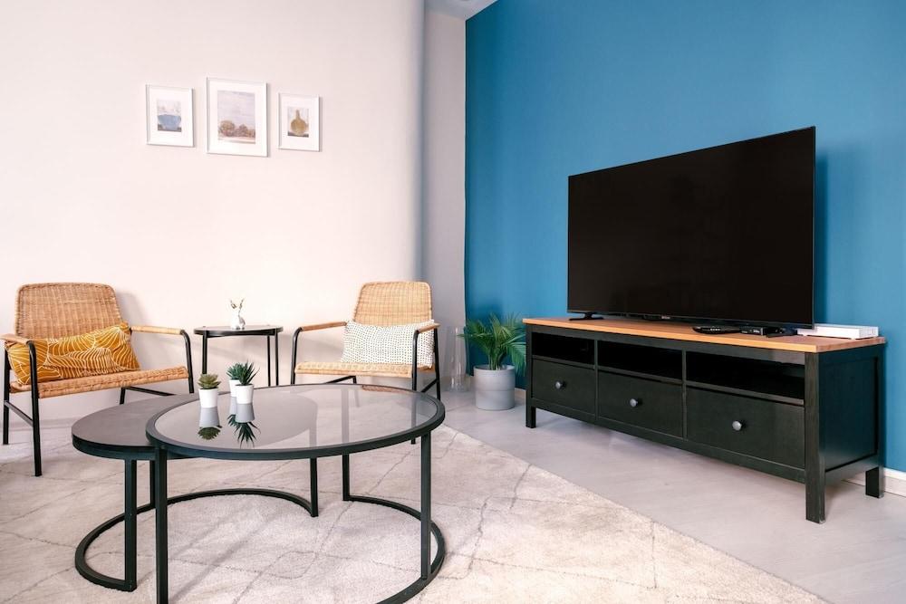 MODERN SPACIOUS FLAT W BALCONY 5 MIN TO TAKSIM — ISTANBUL — fotografie hotel nr. 2