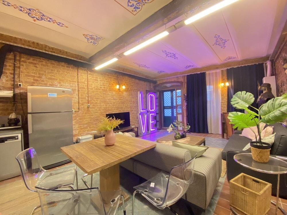 CENTRALLY LOCATED HISTORICAL FLAT IN BEYOGLU — ISTANBUL — fotografie hotel nr. 22