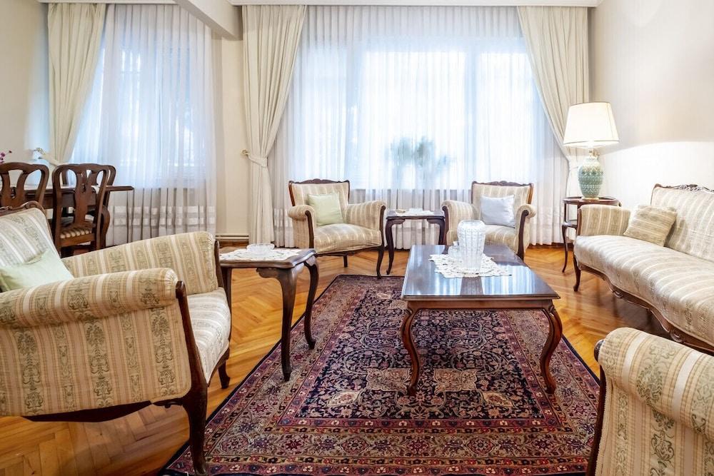 CHIC FLAT WITH BALCONY CLOSE TO CADDEBOSTAN SHORE — ISTANBUL — fotografie hotel nr. 6