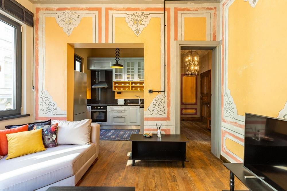 MISSAFIR HISTORICAL FLAT WITH HAMMAM NEAR TAKSIM — ISTANBUL — фотография отеля №9