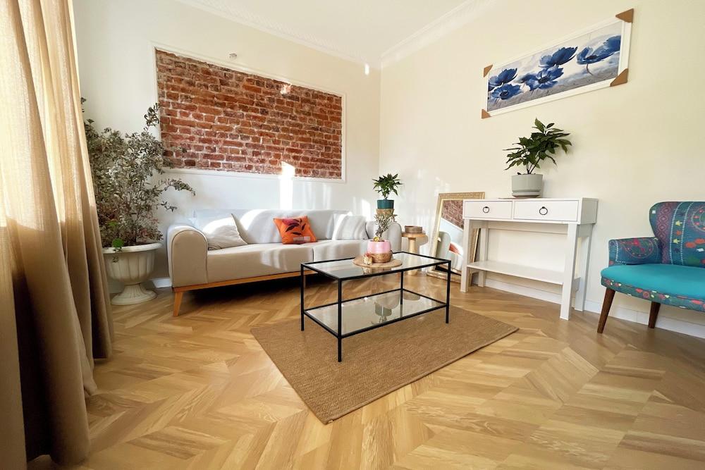 2BR2BATH CENTRAL APT CLOSE TO NISANTASI — ISTANBUL