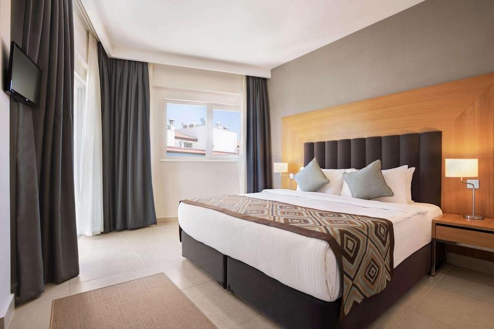 RAMADA HOTEL & SUITES BY WYNDHAM KUSADASI — KUSADASI — fotografie hotel nr. 5