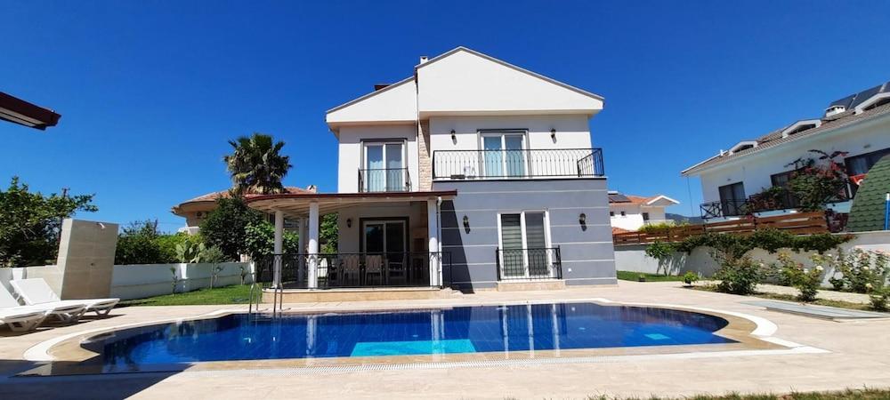 BEAUTIFUL 4-BED VILLA BERIL WITH PRIVATE POOL — DALYAN