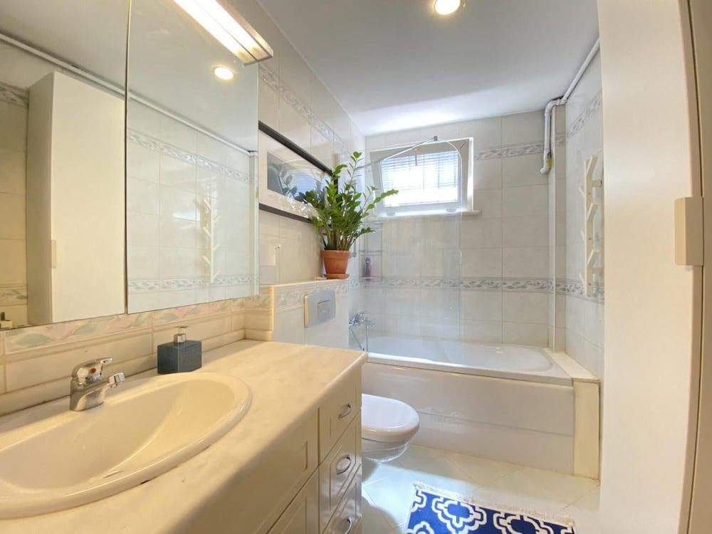 FLAT WITH BOSPHORUS VIEW AND BACKYARD IN USKUDAR — ISTANBUL — фотография отеля №22