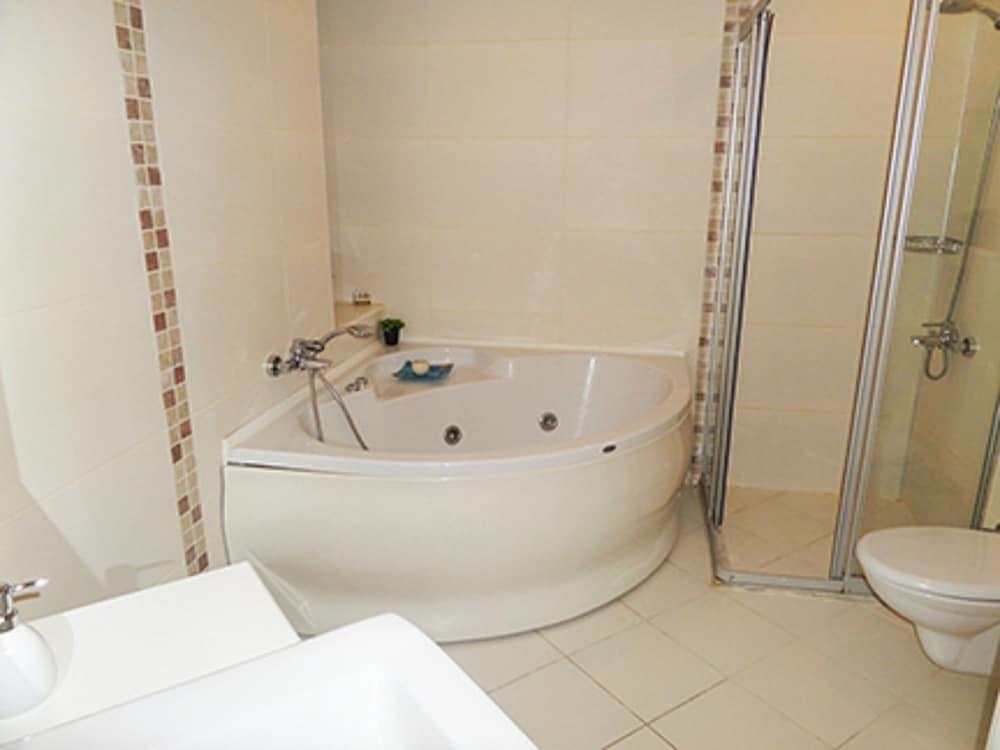 SPACIOUS 2 BED 2 BATH HOME IN ONE OF SIDES MOST POPULAR COMMUNITIES — SIDE — фотография отеля №13