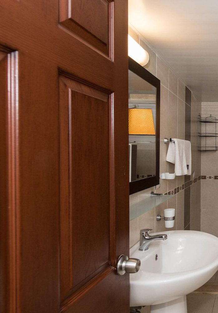 SAFARI SUIT HOTEL — SIDE — фотография отеля №14
